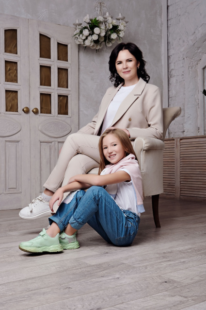 Заказать семейную фотосессию в студии с детьми в Новосибирске от фотостудии Fashion Box
 – фото № 11