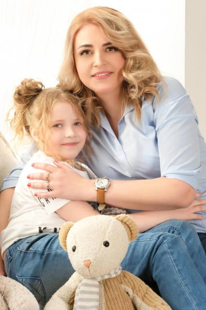 Заказать семейную фотосессию в студии с детьми в Новосибирске от фотостудии Fashion Box
 – фото № 59
