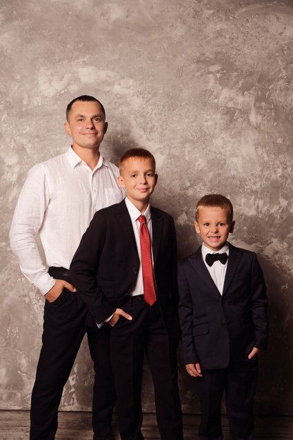 Заказать семейную фотосессию в студии с детьми в Новосибирске от фотостудии Fashion Box
 – фото № 10