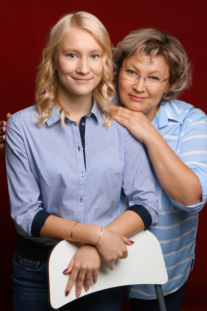 Заказать семейную фотосессию в студии с детьми в Новосибирске от фотостудии Fashion Box
 – фото № 21