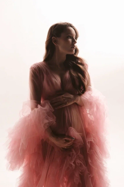 Заказать фотосессию для беременных в студии от компании Fashion Box в Новосибирске

 – фото № 22