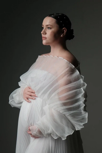 Заказать фотосессию для беременных в студии от компании Fashion Box в Новосибирске

 – фото № 8