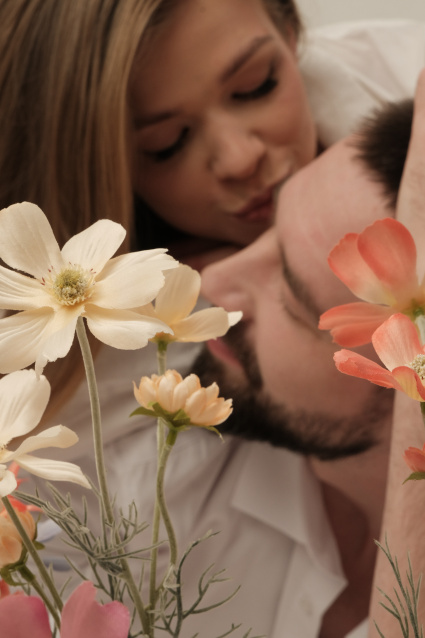 Заказать фотосессию Love Story в студии от сети фотостудий Fashion Box в Новосибирске

 – фото № 9