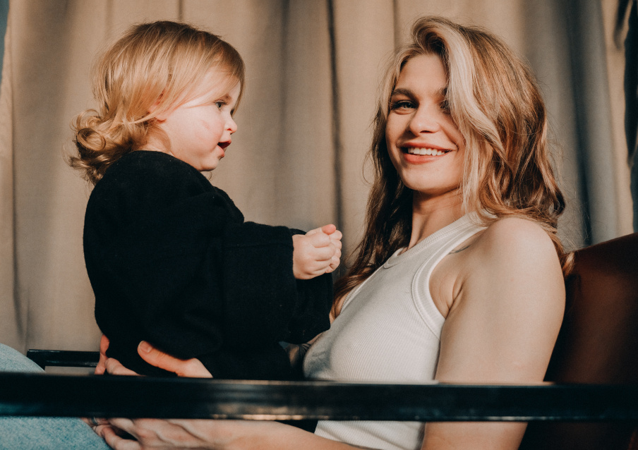 Заказать семейную фотосессию в студии с детьми в Новосибирске от фотостудии Fashion Box
 – фото № 5