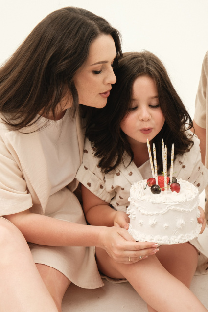 Заказать семейную фотосессию в студии с детьми в Новосибирске от фотостудии Fashion Box
 – фото № 31
