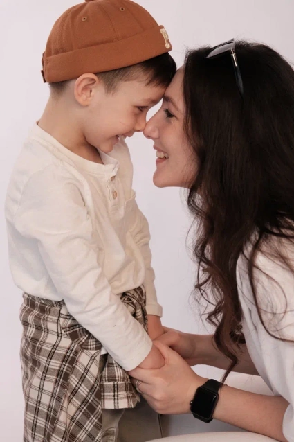 Заказать семейную фотосессию в студии с детьми в Новосибирске от фотостудии Fashion Box
 – фото № 11