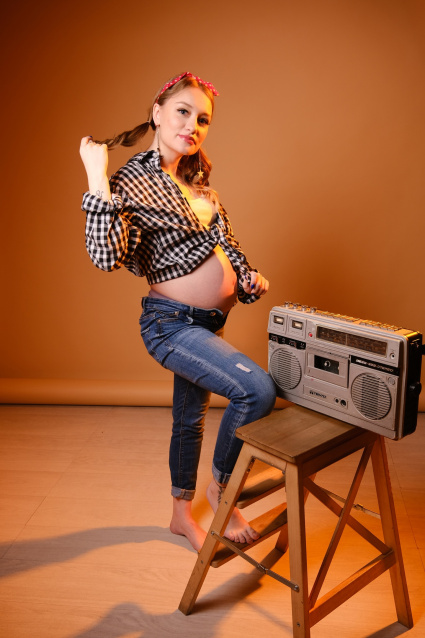 Заказать фотосессию для беременных в студии от компании Fashion Box в Новосибирске

 – фото № 35