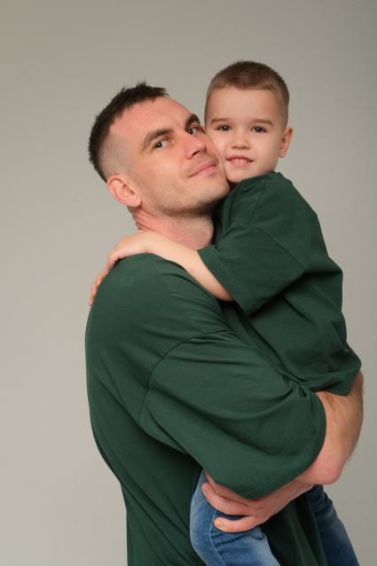 Заказать семейную фотосессию в студии с детьми в Новосибирске от фотостудии Fashion Box
 – фото № 3