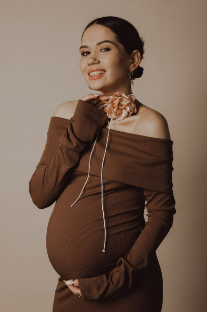 Заказать фотосессию для беременных в студии от компании Fashion Box в Новосибирске

 – фото № 2