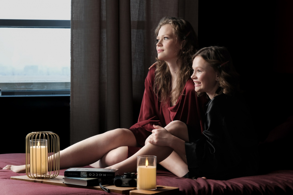 Заказать семейную фотосессию в студии с детьми в Новосибирске от фотостудии Fashion Box
 – фото № 14