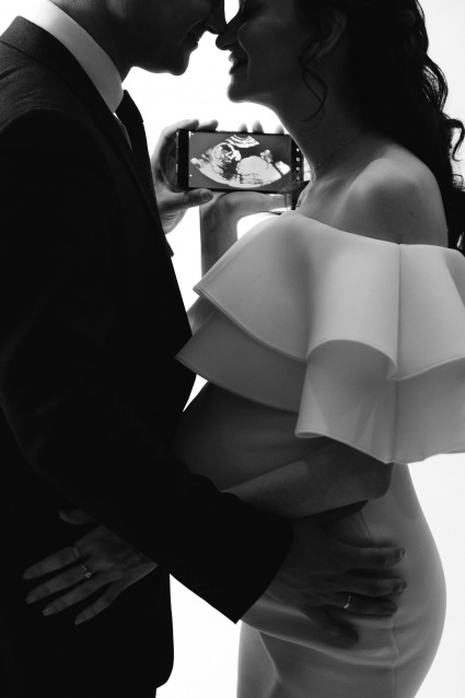 Заказать фотосессию для беременных в студии от компании Fashion Box в Новосибирске

 – фото № 5