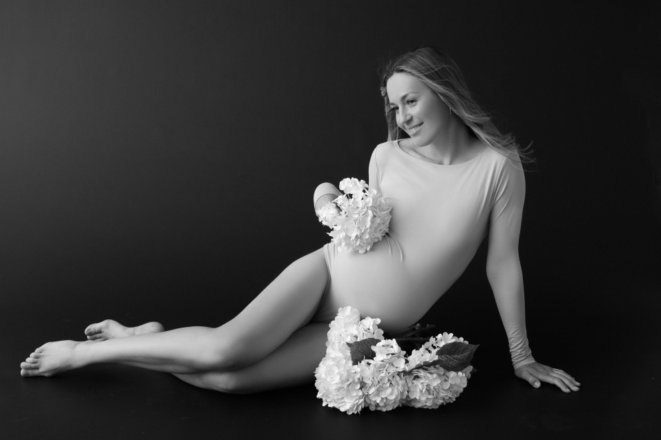 Заказать фотосессию для беременных в студии от компании Fashion Box в Новосибирске

 – фото № 1