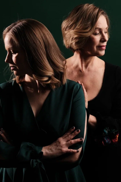 Заказать фотосессию для 2-х подруг в студии в Новосибирске от фотостудии Fashion Box

 – фото № 4