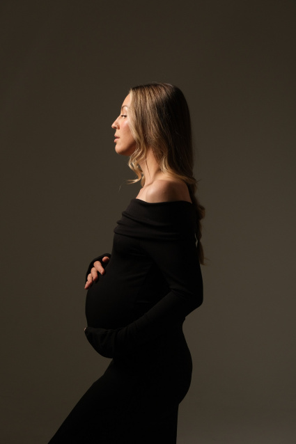 Заказать фотосессию для беременных в студии от компании Fashion Box в Новосибирске

 – фото № 11