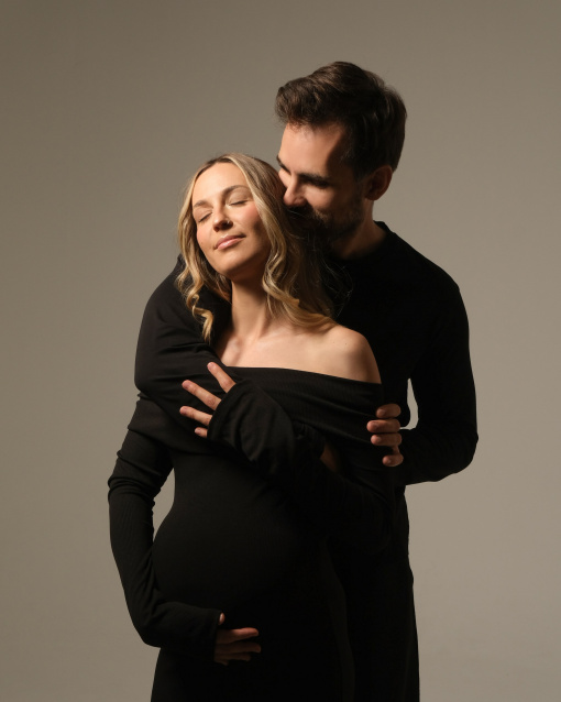 Заказать фотосессию для беременных в студии от компании Fashion Box в Новосибирске

 – фото № 3