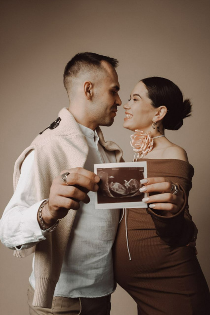 Заказать фотосессию для беременных в студии от компании Fashion Box в Новосибирске

 – фото № 15