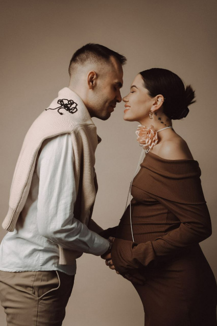 Заказать фотосессию для беременных в студии от компании Fashion Box в Новосибирске

 – фото № 20