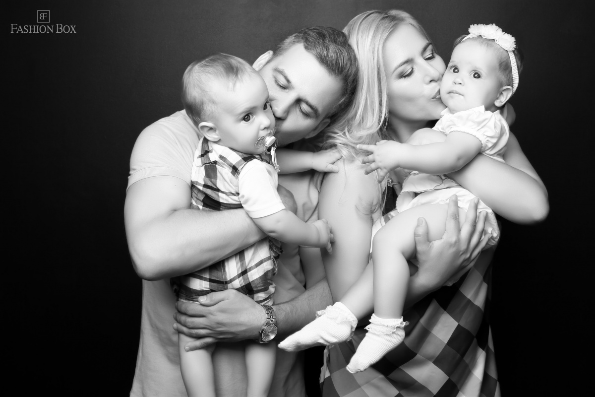 Семейная фотосъемка в студии - чудесное время, проведенное вместе – фото № 1