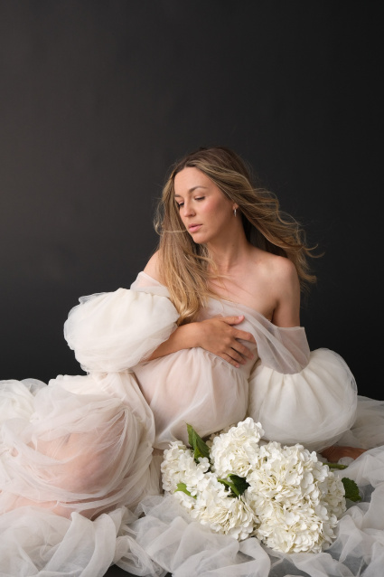 Заказать фотосессию для беременных в студии от компании Fashion Box в Новосибирске

 – фото № 14