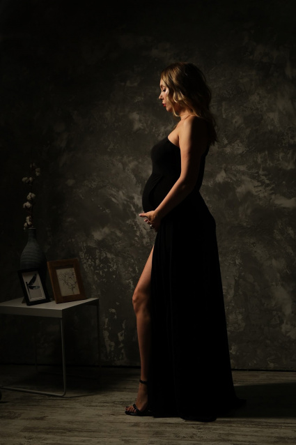Заказать фотосессию для беременных в студии от компании Fashion Box в Новосибирске

 – фото № 10