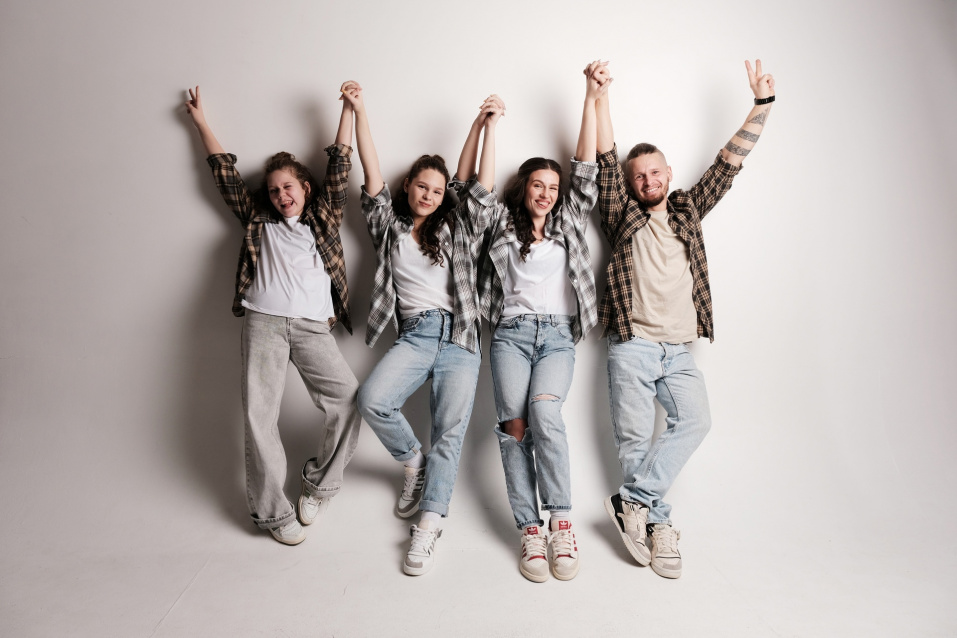 Заказать семейную фотосессию в студии с детьми в Новосибирске от фотостудии Fashion Box
 – фото № 24