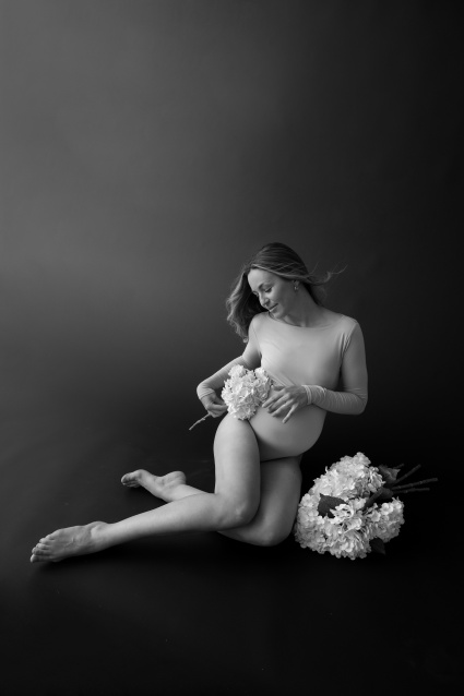 Заказать фотосессию для беременных в студии от компании Fashion Box в Новосибирске

 – фото № 6